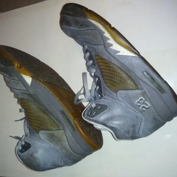Size 12 -Nike Air  Jordan 5 Retro Wolf Grey 2011
