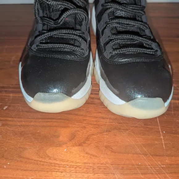 Size 7.5- Jordan 11 Retro 72-10 2015