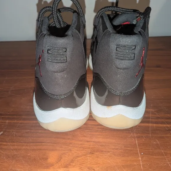 Size 7.5- Jordan 11 Retro 72-10 2015