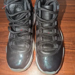 Size 7.5- Jordan 11 Retro 72-10 2015