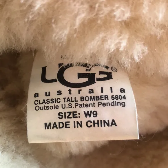 Size 9 UGG classic Tall Bomber boots EUC