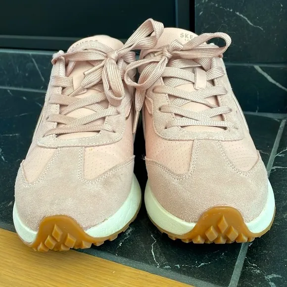Skechers Gusto Sneakers in Blush Pink
