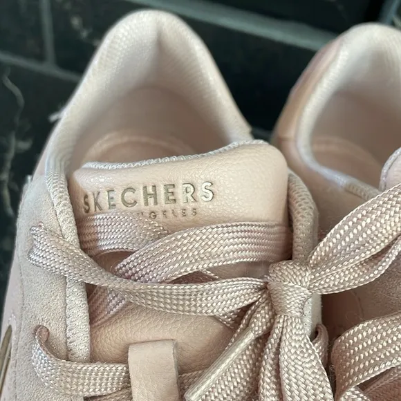 Skechers Gusto Sneakers in Blush Pink