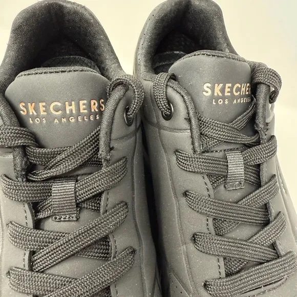 Skechers Woman’s Black Wedge Sneakers Uno - Stand on Air size 8