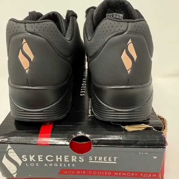 Skechers Woman’s Black Wedge Sneakers Uno - Stand on Air size 8