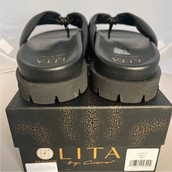 Sleek Black Thong Sandals with Minimalist Design