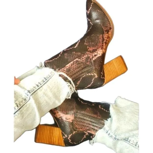 SNAKE SKIN MULTICOLOR BEAUTIFUL LADIES BOOTS SZ 6