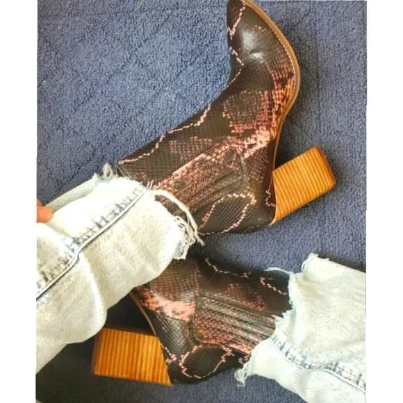 SNAKE SKIN MULTICOLOR BEAUTIFUL LADIES BOOTS SZ 6