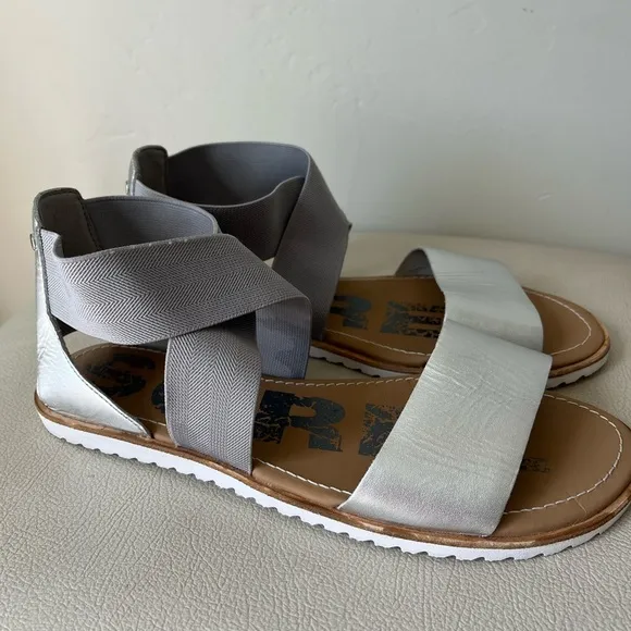 Sorel Ella Women’s Silver Leather Strappy Flat Sandals Size 8