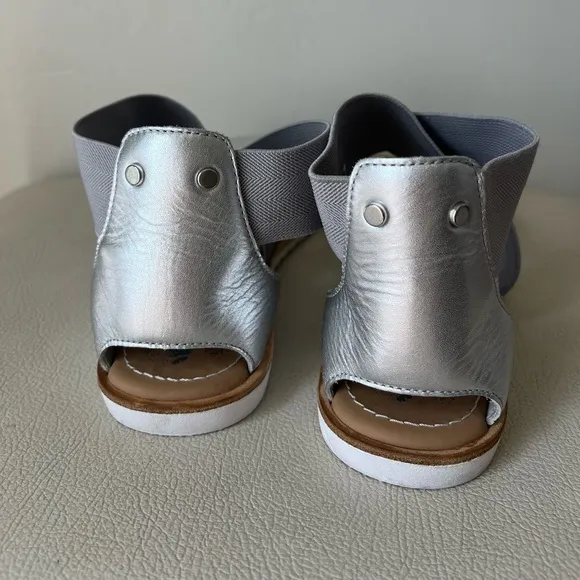 Sorel Ella Women’s Silver Leather Strappy Flat Sandals Size 8