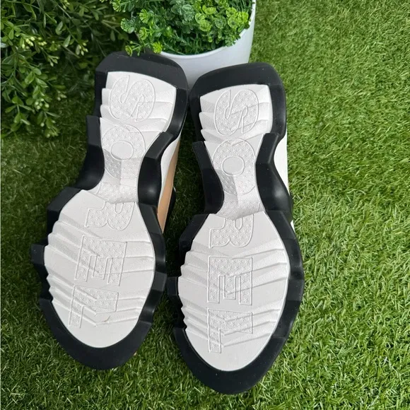 SOREL Kinetic™ Impact Il StrapSneaker Stylish Slip-OnS Women’s size 8 new