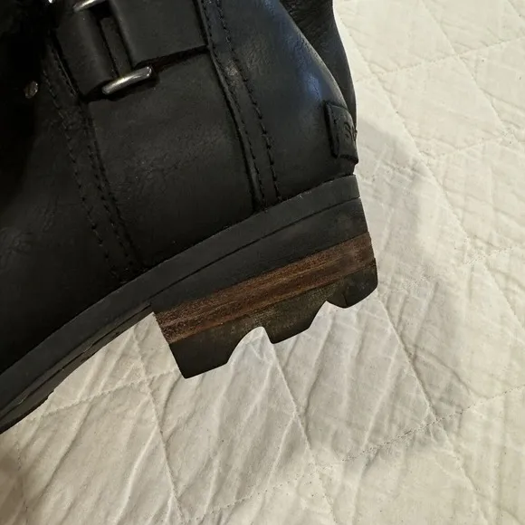 Sorel Lolla Black Leather Zip Ankle Booties Buckle Detail 7 Side Zip Rustic Boho