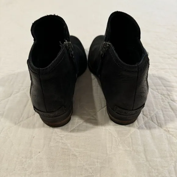 Sorel Lolla Black Leather Zip Ankle Booties Buckle Detail 7 Side Zip Rustic Boho
