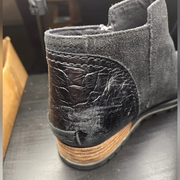 Sorel Major low boot Black Suede &amp; leather slip on closed toe ankle boots Size 6