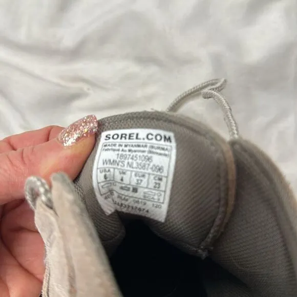 Sorel Out N About Plus Taupe Suede Duck Ankle Boots. Size 6.