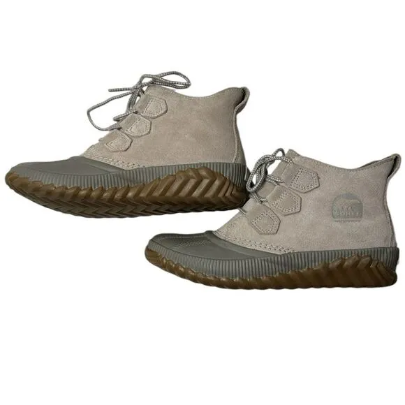 Sorel Out N About Plus Taupe Suede Duck Ankle Boots. Size 6.