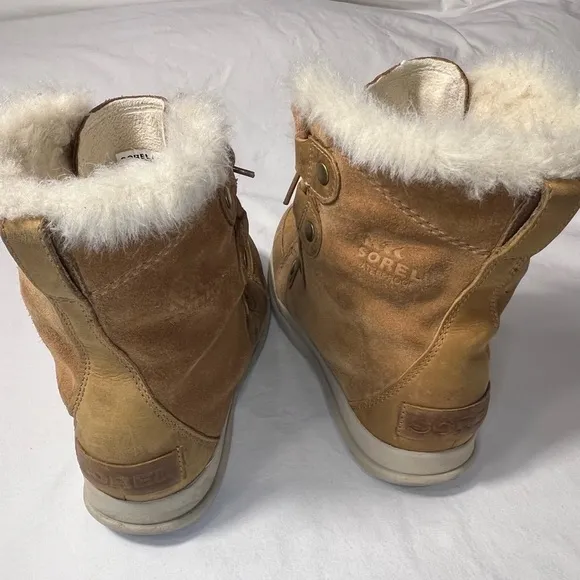 Sorel size 7 Tan suede and faux fur ankle boots waterproof