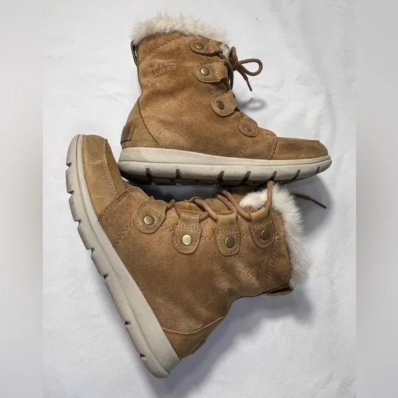 Sorel size 7 Tan suede and faux fur ankle boots waterproof