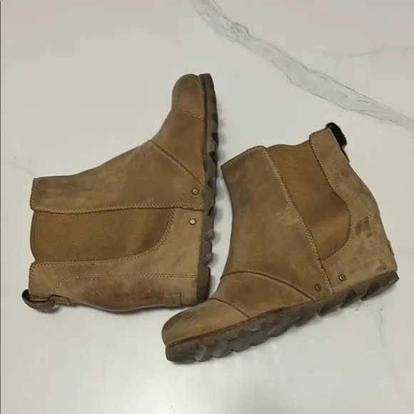 Sorel Tan wedge ankle boots with elastic panels and soft suede material