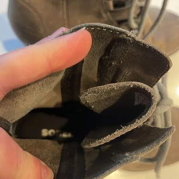 Sorel women’s boots size 7  town leather super cute current style and soles.
