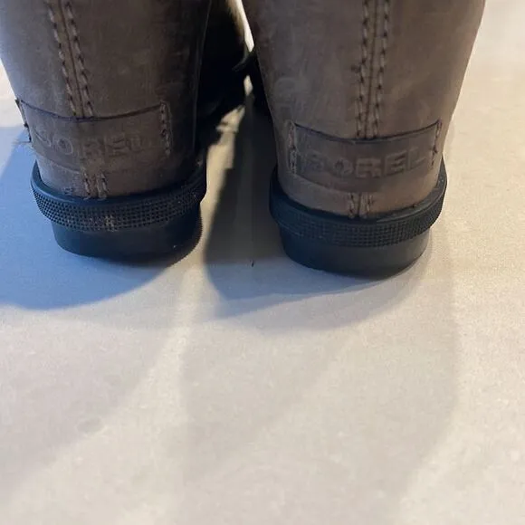 Sorel women’s boots size 7  town leather super cute current style and soles.