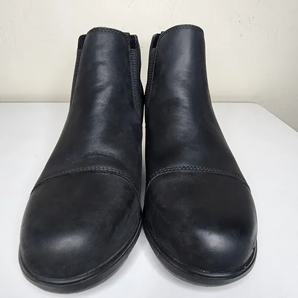 Sorel Women's Evie Black Pull On Chelsea Lug Sole Boots Size 8.5