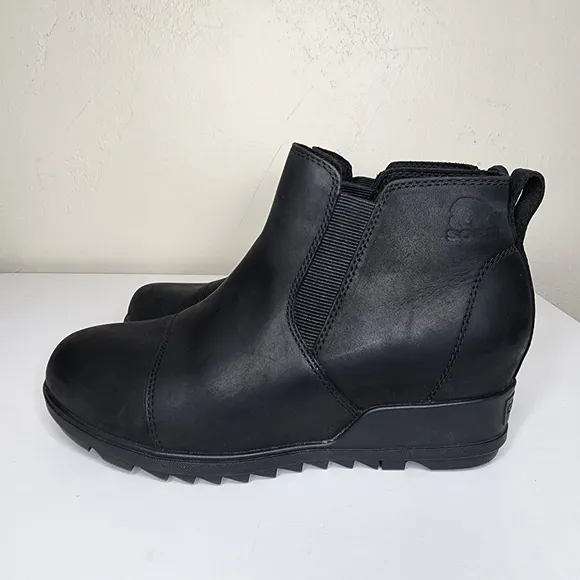 Sorel Women's Evie Black Pull On Chelsea Lug Sole Boots Size 8.5