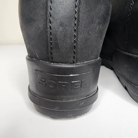 Sorel Women's Evie Black Pull On Chelsea Lug Sole Boots Size 8.5