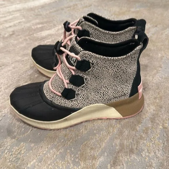 SOREL Youth Out 'N About Classic Boots youth size 5 women’s size 6.5 in EUC