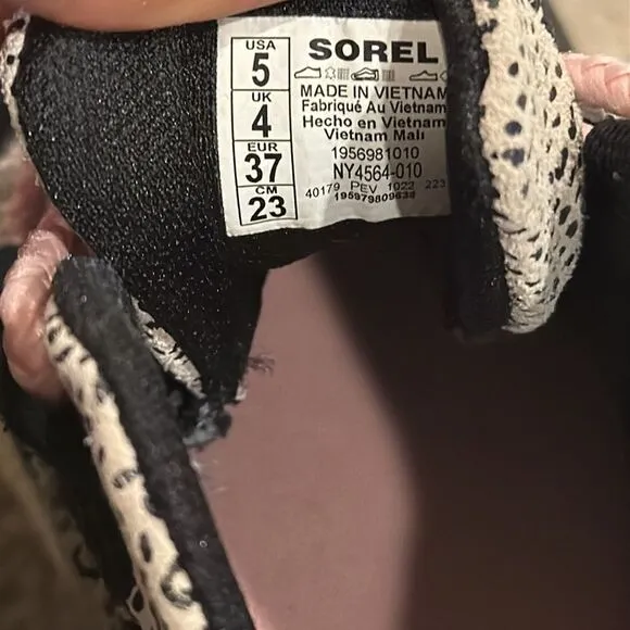 SOREL Youth Out 'N About Classic Boots youth size 5 women’s size 6.5 in EUC