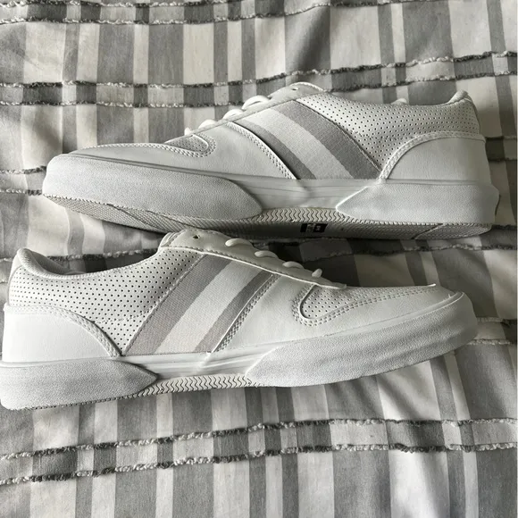 Sperry Halyard Retro Lace Up Sneakers