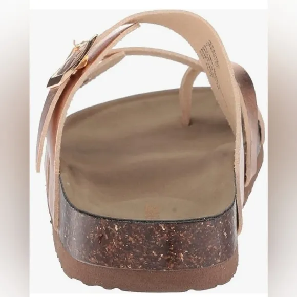 Steve Madden Beached 5 Strappy Flat Sandal Rose Gold Toe Buckle Shoe Size 3 NEW