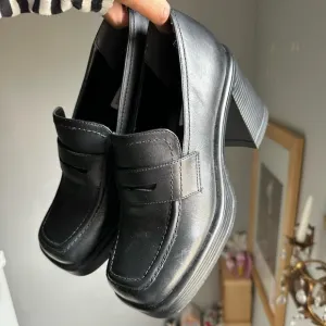 Steve Madden Black Chunky Platform Loafers Heels
