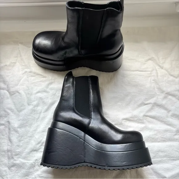 Steve madden Jesse Black Leather Slip-On Platform Chelsea Boots Sz 6M
