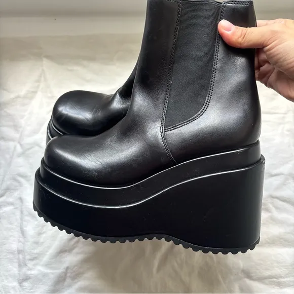 Steve madden Jesse Black Leather Slip-On Platform Chelsea Boots Sz 6M