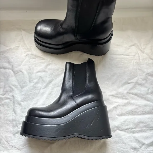 Steve madden Jesse Black Leather Slip-On Platform Chelsea Boots Sz 6M