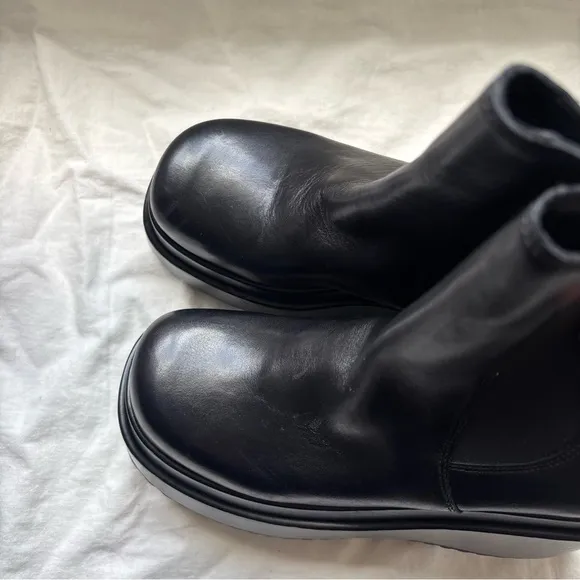 Steve madden Jesse Black Leather Slip-On Platform Chelsea Boots Sz 6M