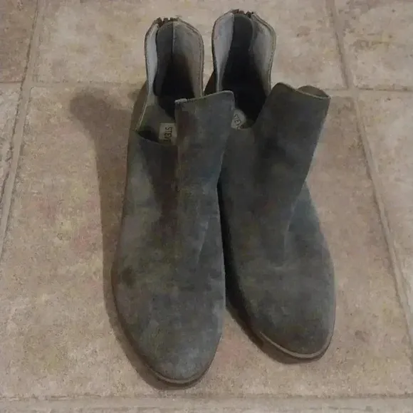 Steve Madden Lancaster Gray Sueded, Leather Upper, Slip On Stacked Heel Boots, 7