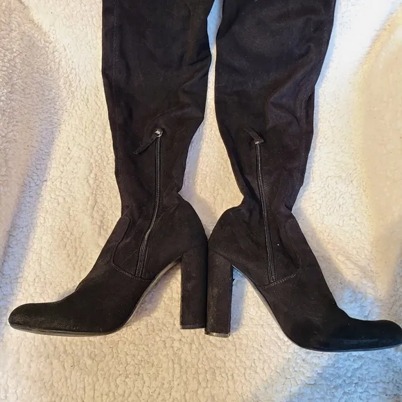 Steve Madden - Mozee - faux suede floral thigh-high black boots