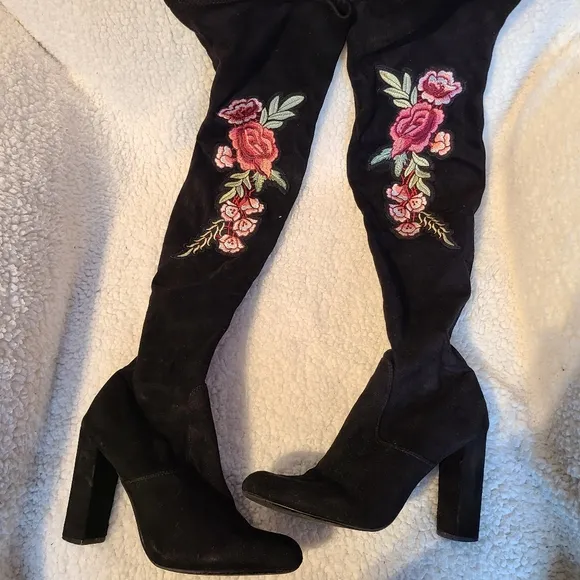Steve Madden - Mozee - faux suede floral thigh-high black boots