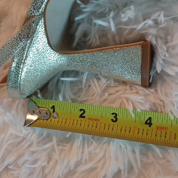 Steve Madden Nicky Gold Platform Ankle Strap High Heel Sandals Size 9 NEW
