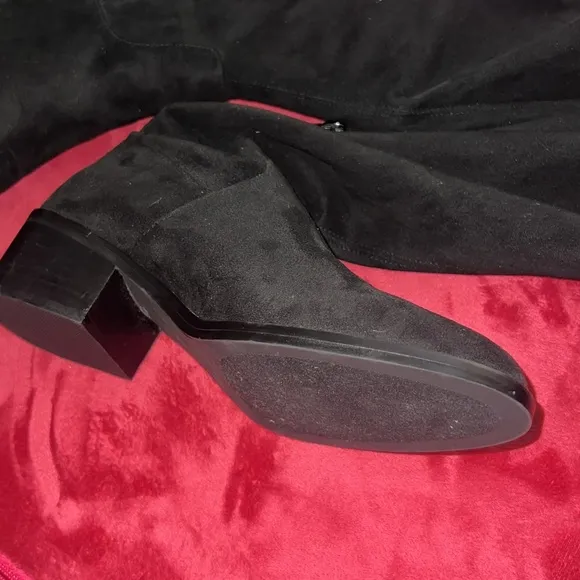 Steve Madden Steve Georgette Over The Knee Black suede boots.  Size 8.  NWOT.