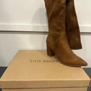 Steve Madden Women's Brown Suede Boots