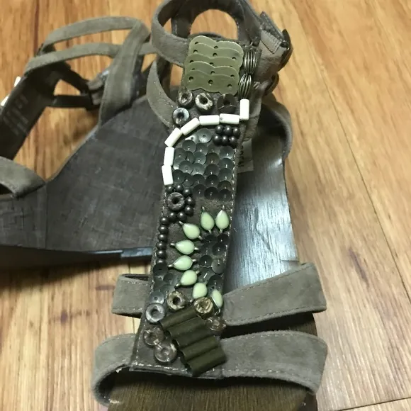 Steve Madden Wood Brown Beaded Wedge Sandals