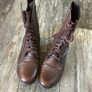 STEVE MEDDEN WOMEN BEAUTIFUL LEATHER BOOTS, SIZE 6.5