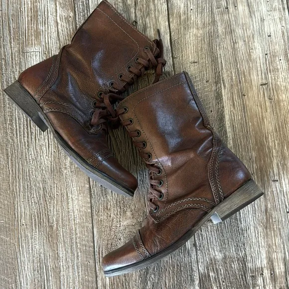 STEVE MEDDEN WOMEN BEAUTIFUL LEATHER BOOTS, SIZE 6.5