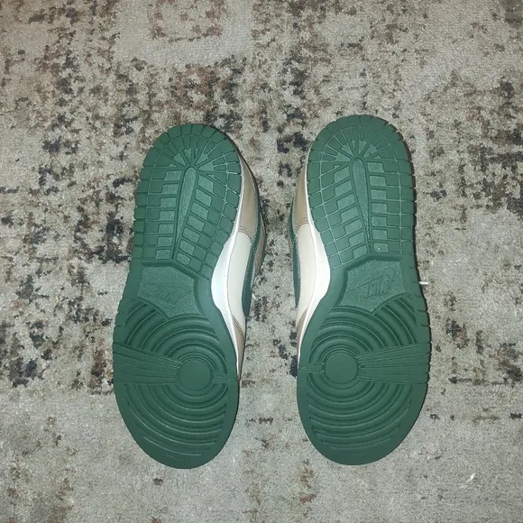 STOCK X Nike Dunk Low Retro Sneakers Men 9.5 PERFECT CONDITION!!!