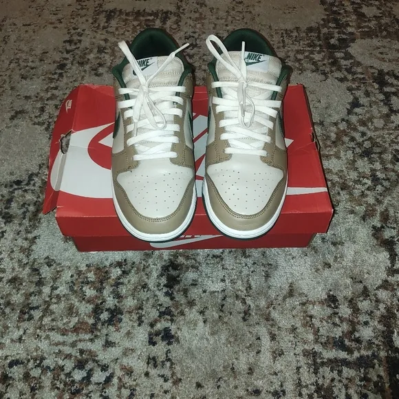 STOCK X Nike Dunk Low Retro Sneakers Men 9.5 PERFECT CONDITION!!!