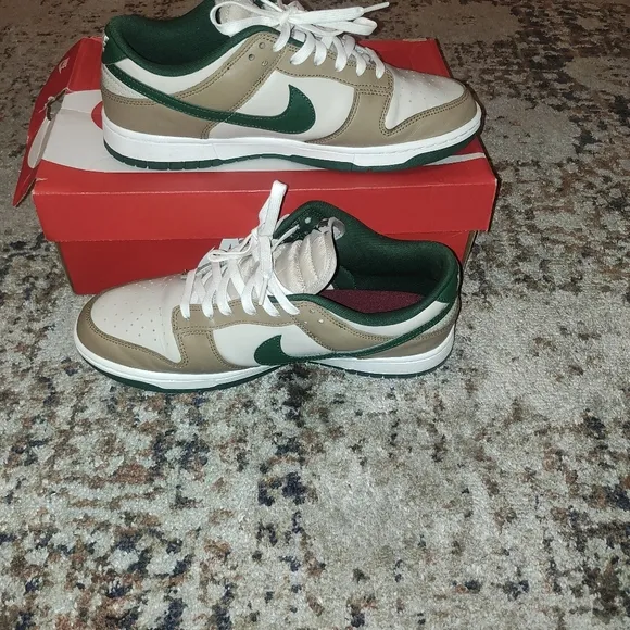 STOCK X Nike Dunk Low Retro Sneakers Men 9.5 PERFECT CONDITION!!!