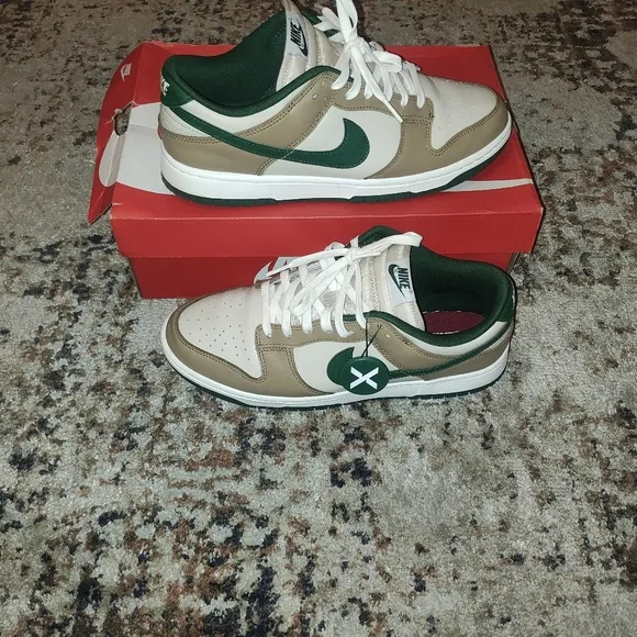 STOCK X Nike Dunk Low Retro Sneakers Men 9.5 PERFECT CONDITION!!!
